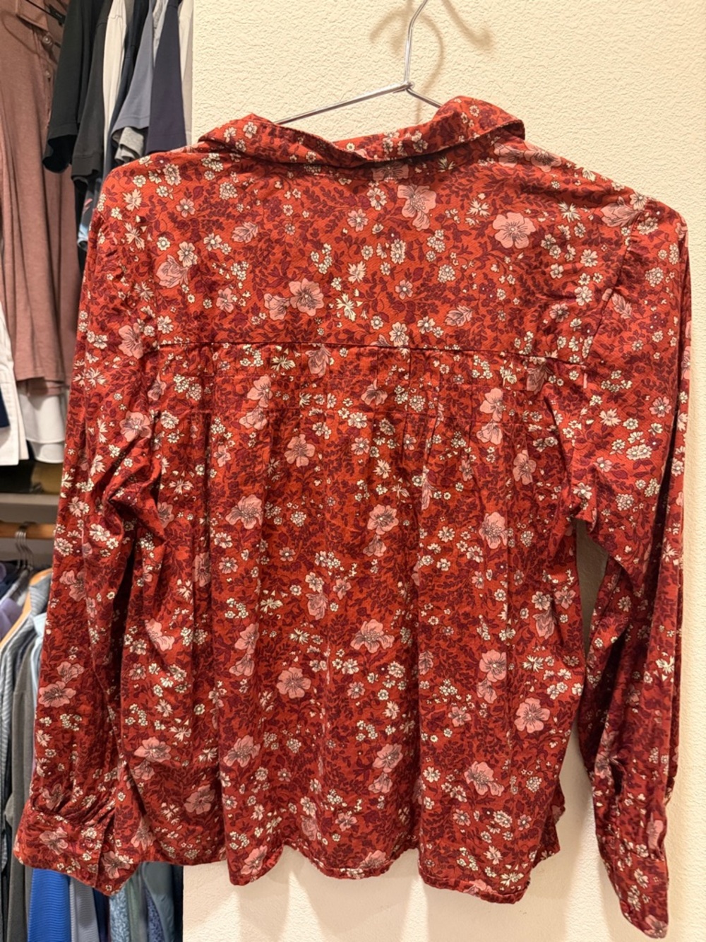 The Great red button down blouse size 1 - Picture 3 of 3